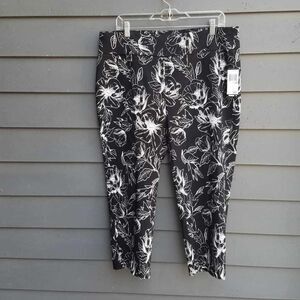 NWT Premise Black White Floral Cropped Pants with Tummy control 1X